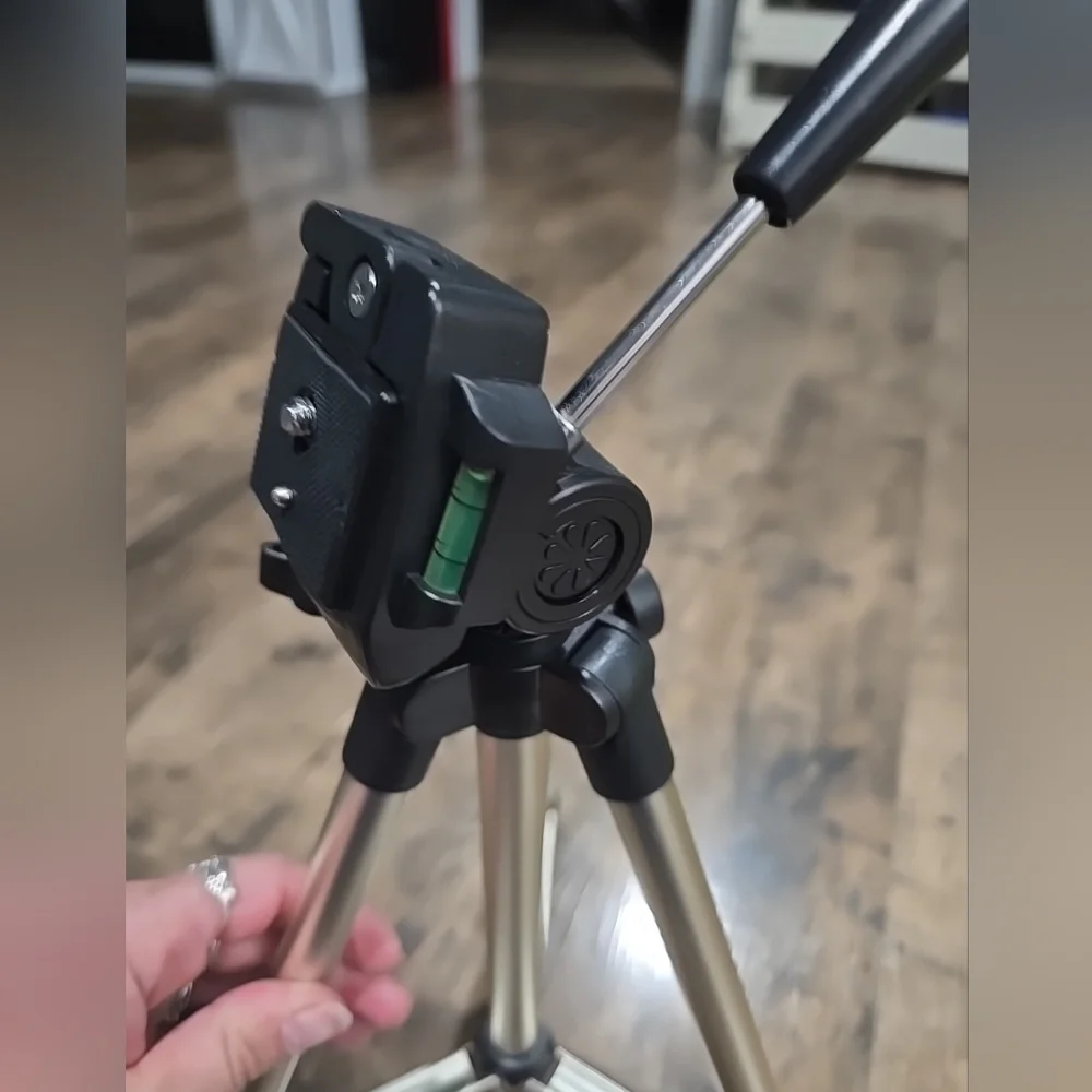 Merkury expandable tripod